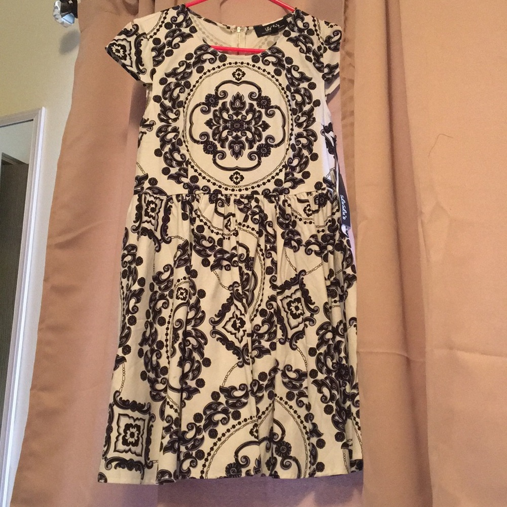 Pleated Lulu’s midi dress with pattern. Never worn